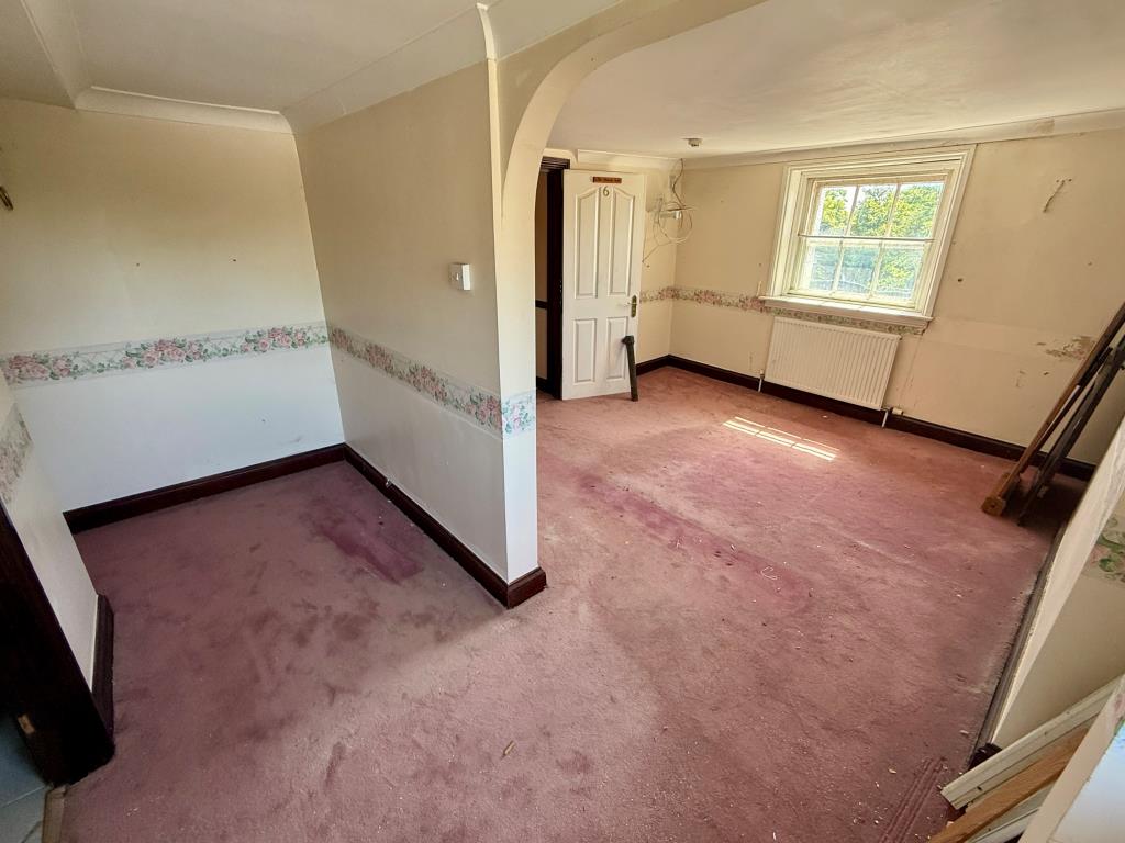Lot: 84 - FORMER PUB WITH SEVEN LETTING ROOMS WITH POTENTIAL - Bedroom three